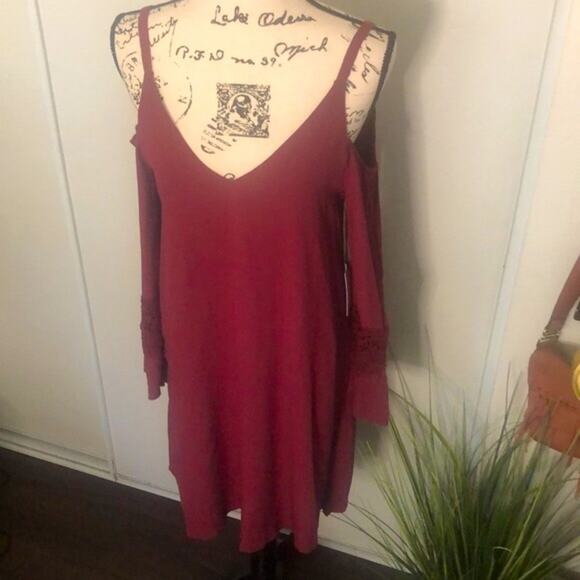 NWT! ASTR THE LABEL Cold Shoulder Shift Dress Size Small - Picture 5 of 12